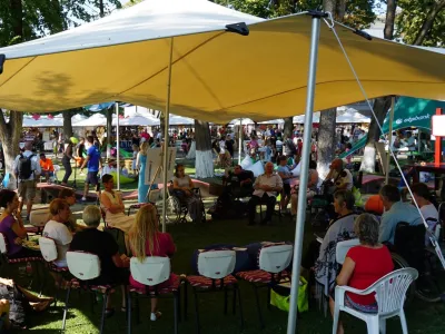 Serviciu de închiriere cort african pentru evenimente de afaceri și corporate în județele Harghita și Mureș.