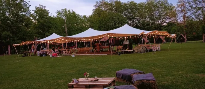 Cort eveniment mare, pentru 150 de persoane